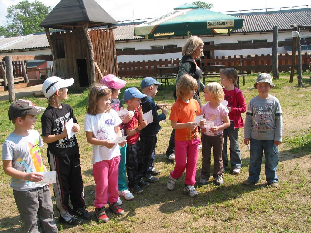 Zoopark Zelcin Villa Mělník Exterior foto