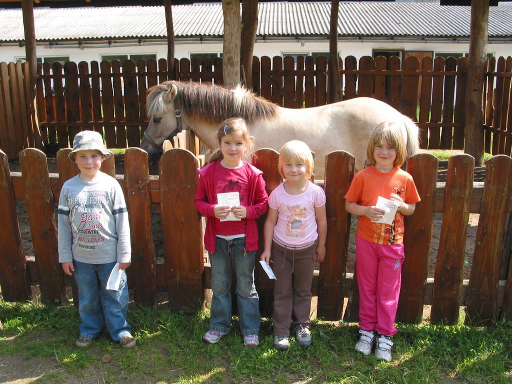 Zoopark Zelcin Villa Mělník Exterior foto