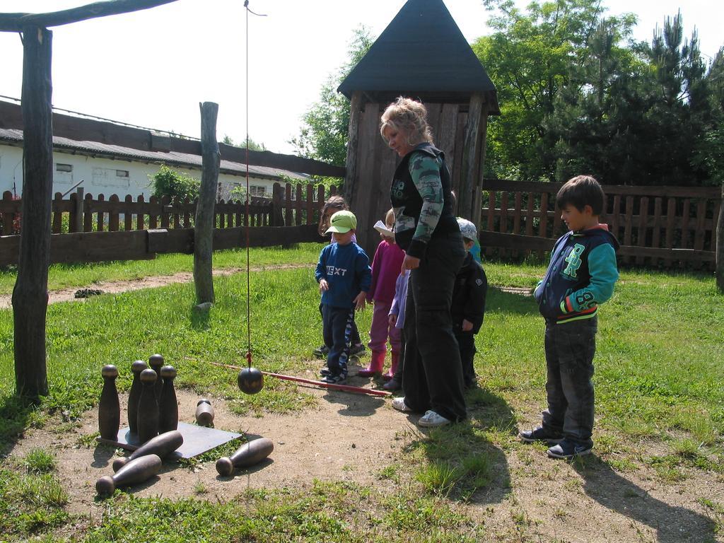 Zoopark Zelcin Villa Mělník Exterior foto