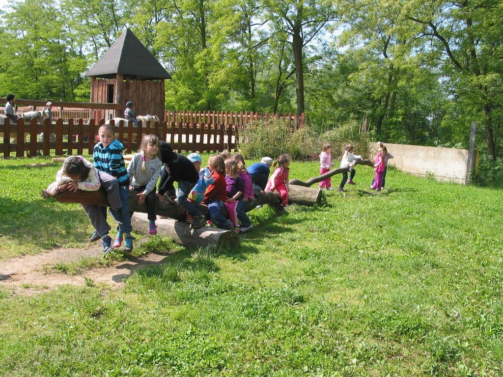 Zoopark Zelcin Villa Mělník Exterior foto