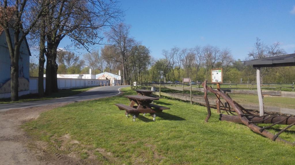 Zoopark Zelcin Villa Mělník Exterior foto