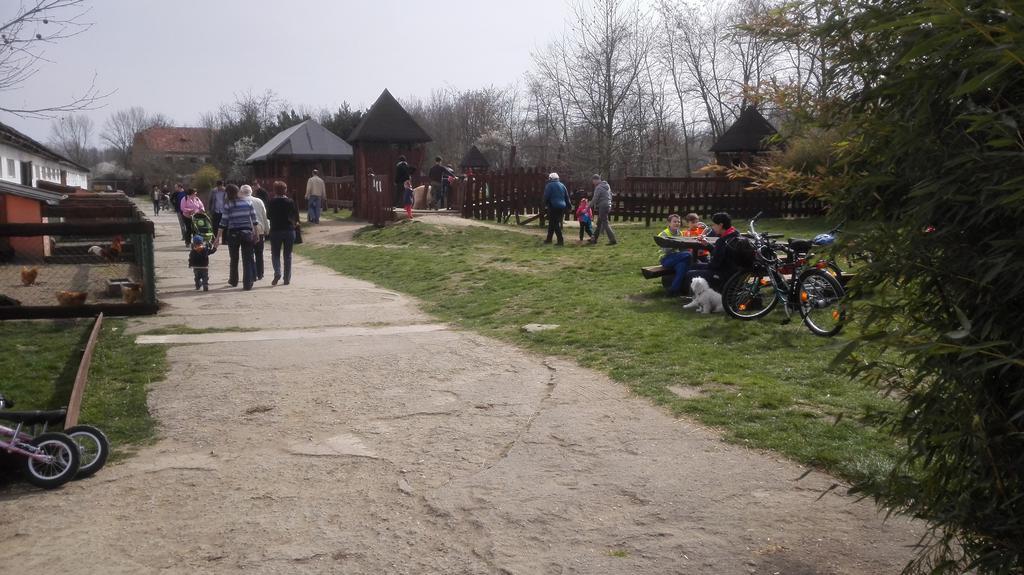 Zoopark Zelcin Villa Mělník Exterior foto