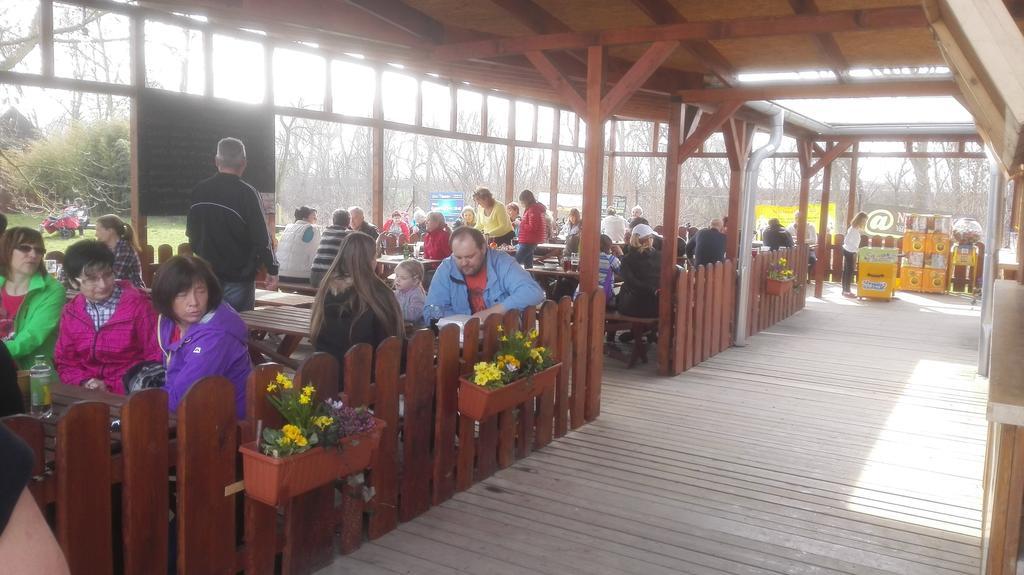 Zoopark Zelcin Villa Mělník Exterior foto