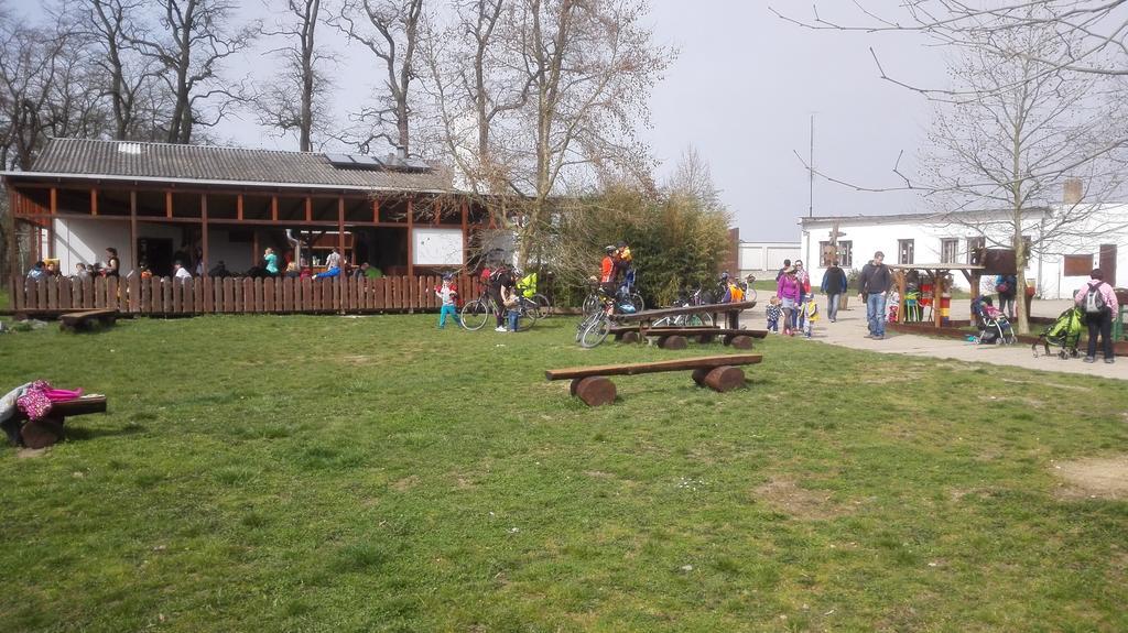 Zoopark Zelcin Villa Mělník Exterior foto